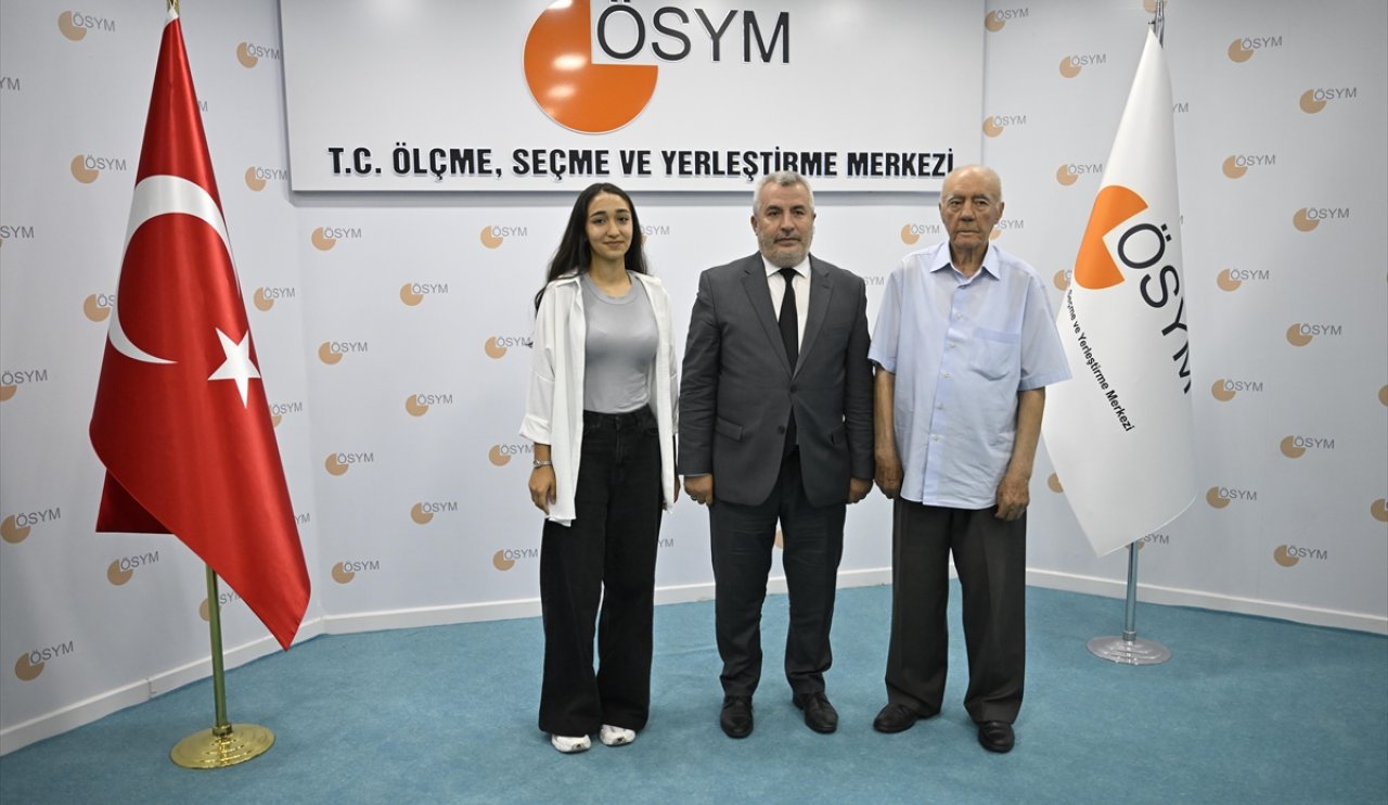 aa-20240705-35057466-35057458-osym-baskani-ersoy-yksnin-en-genc-ve-en-yasli-adaylarini-agirladi.jpg