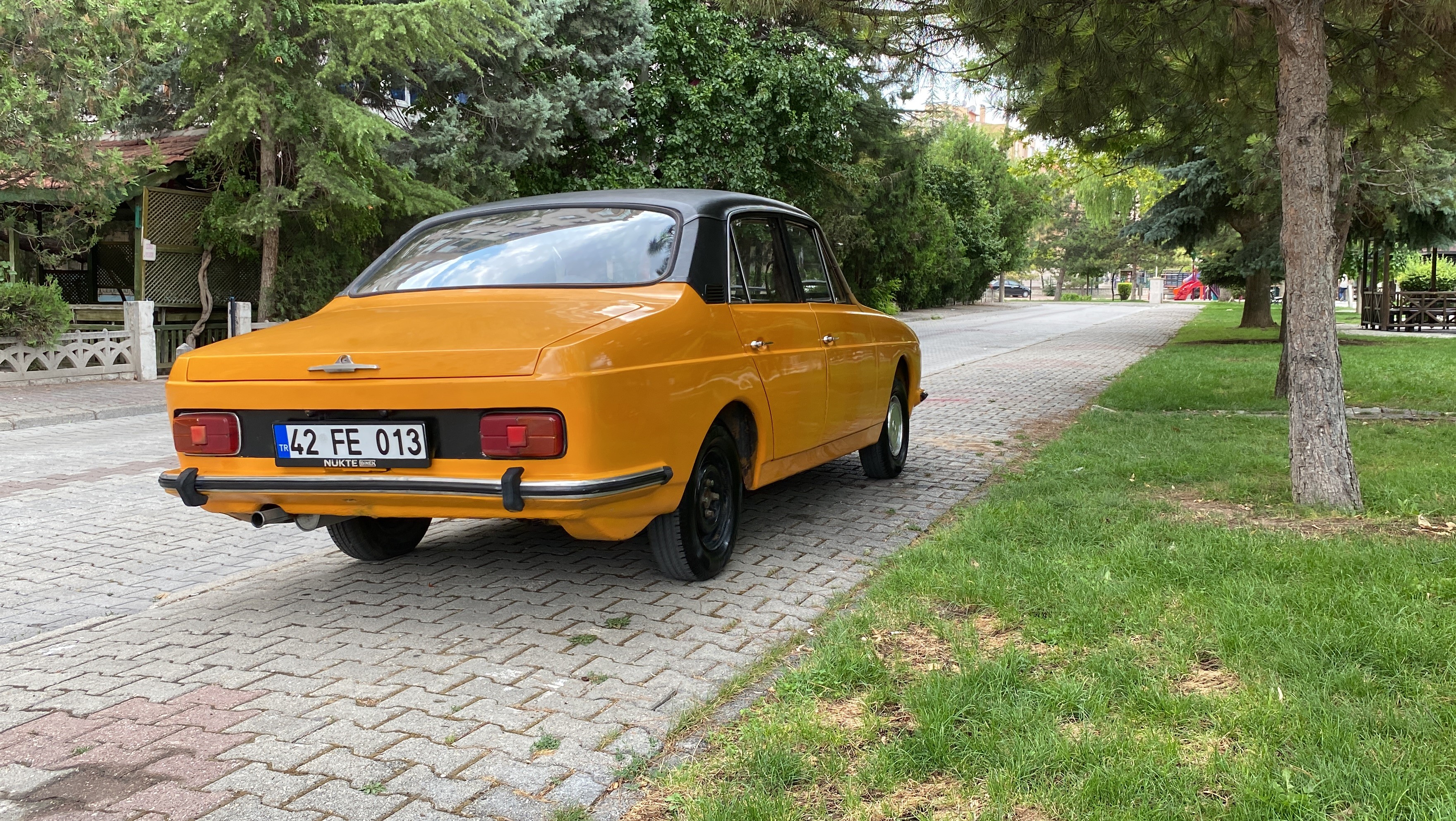 aw260085-06.jpg
