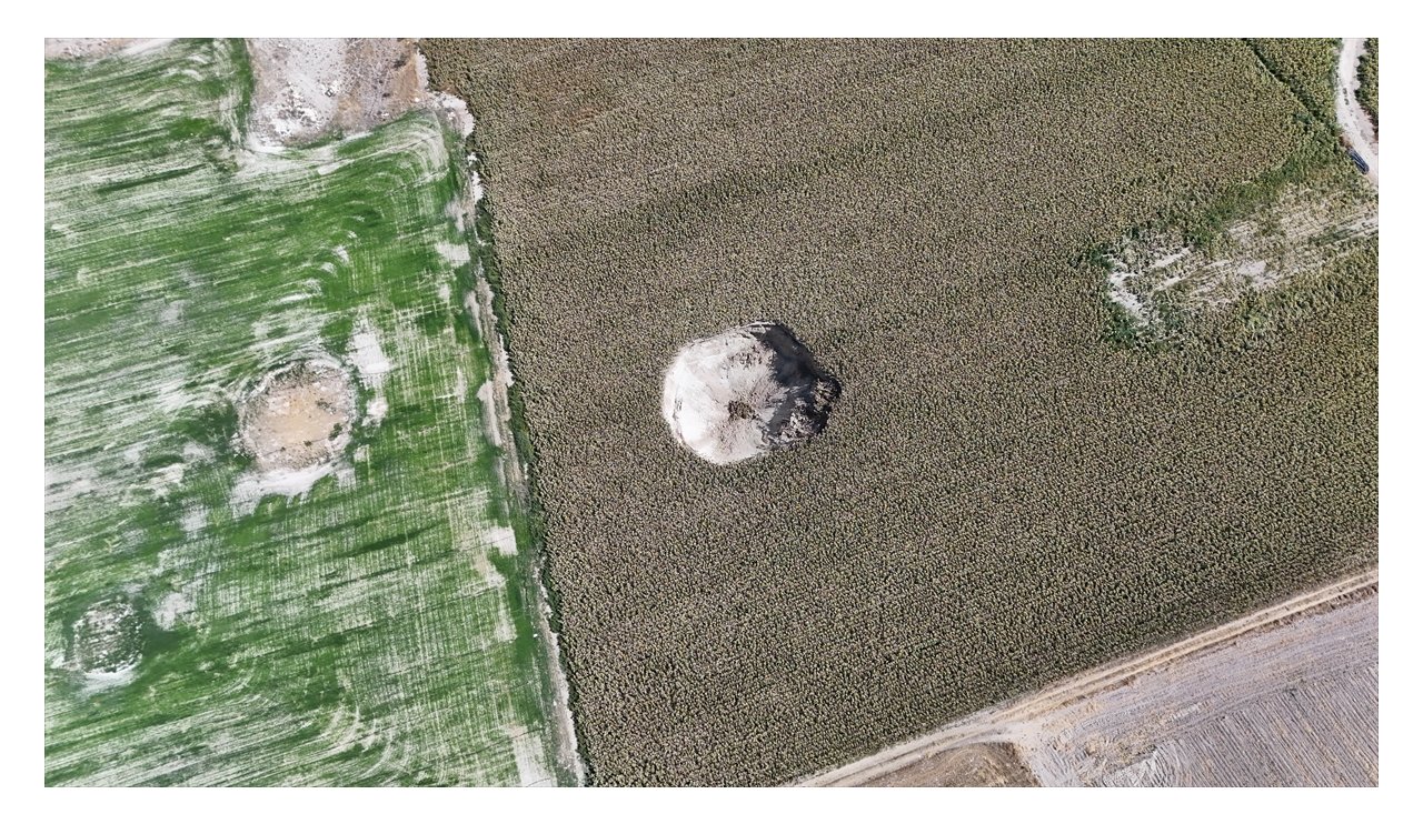 aa-20240903-35555069-35555067-konyada-6-metre-derinliginde-25-metre-capinda-yeni-obruk-olustu.jpg