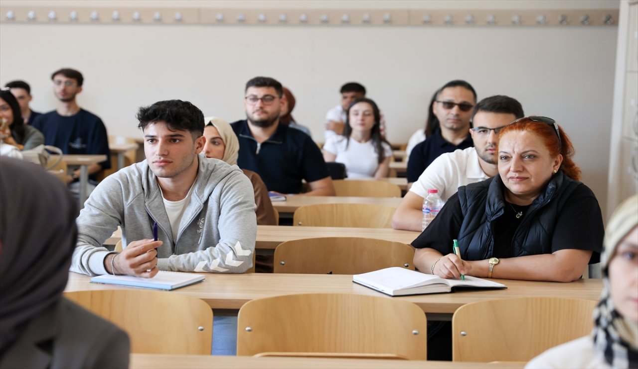 aa-20240925-35730516-35730508-iddia-uzerine-universiteyi-kazanan-hala-yegeniyle-rekabeti-ayni-sinifta-devam-ettirecek.jpg