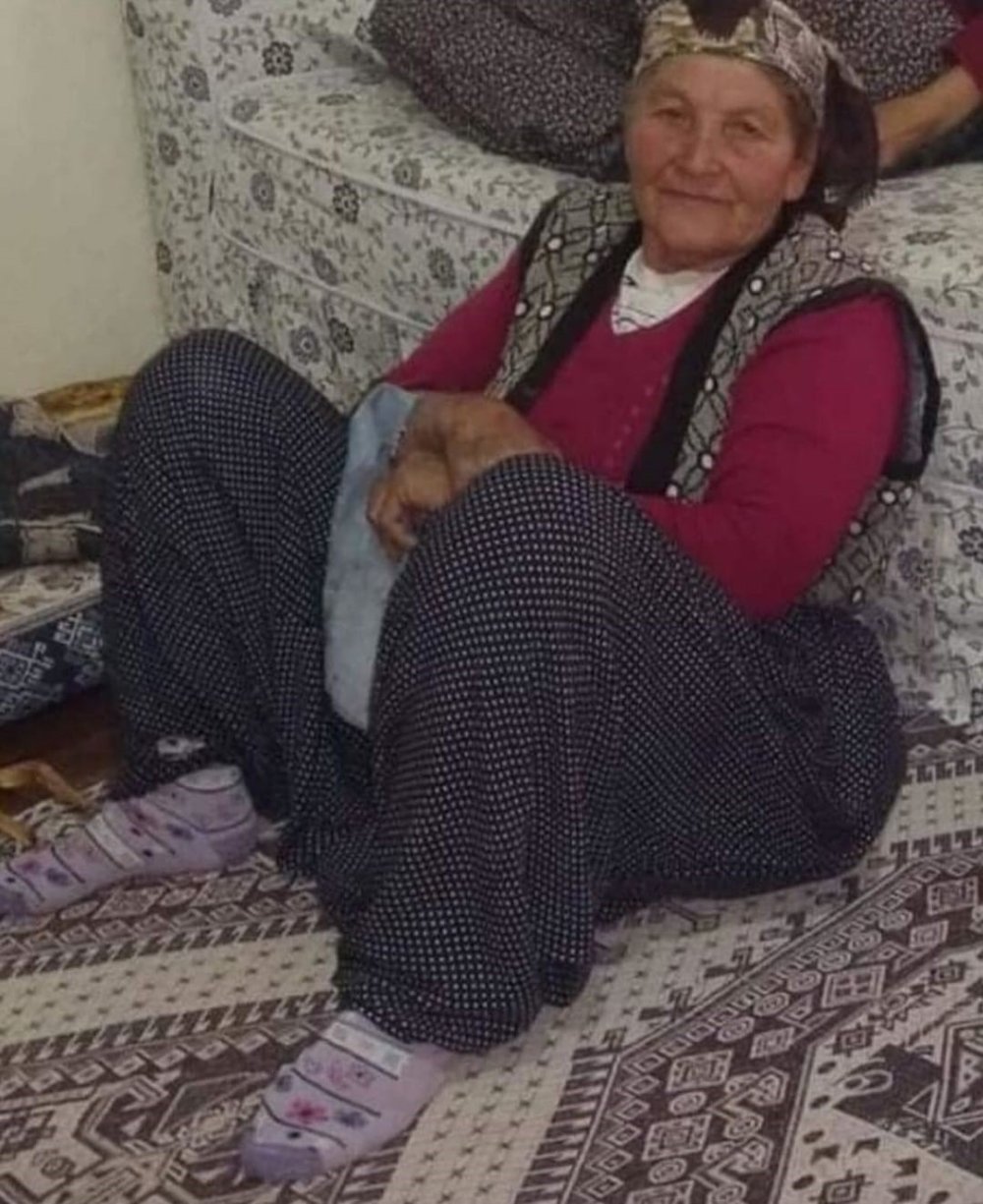 Bıçak kırılınca annesini bastonla öldürdü