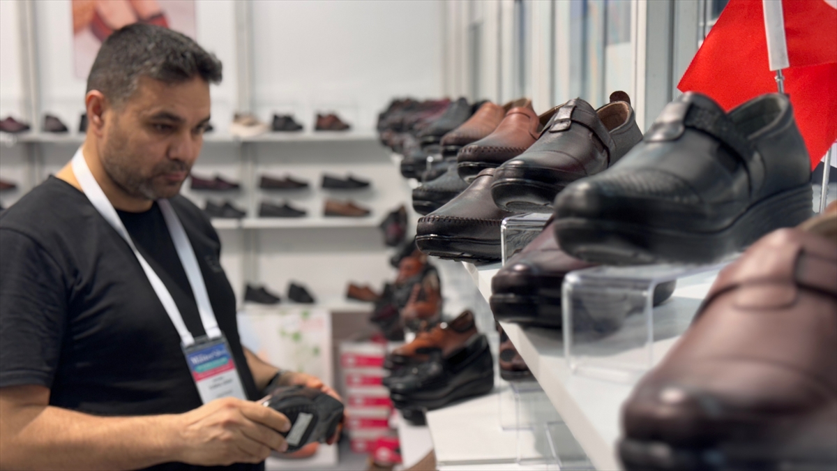 aa-20241022-35977862-35977859-konyadaki-ayakkabi-fuarinda-30-milyon-dolarlik-ihracat-anlasmasi-yapildi.jpg