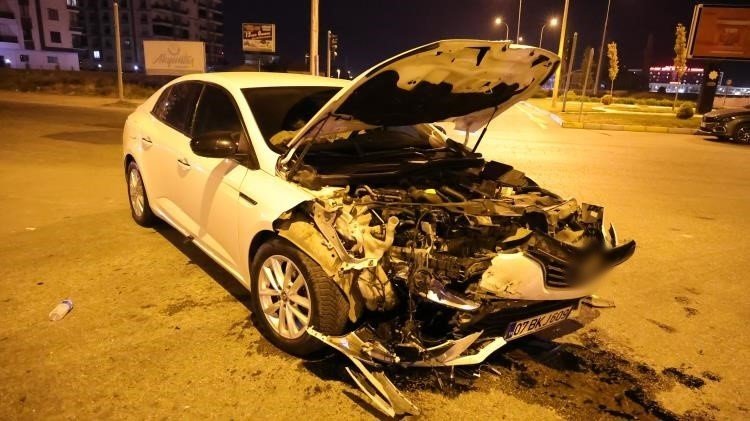 Kavşakta feci kaza! 7 yaralı