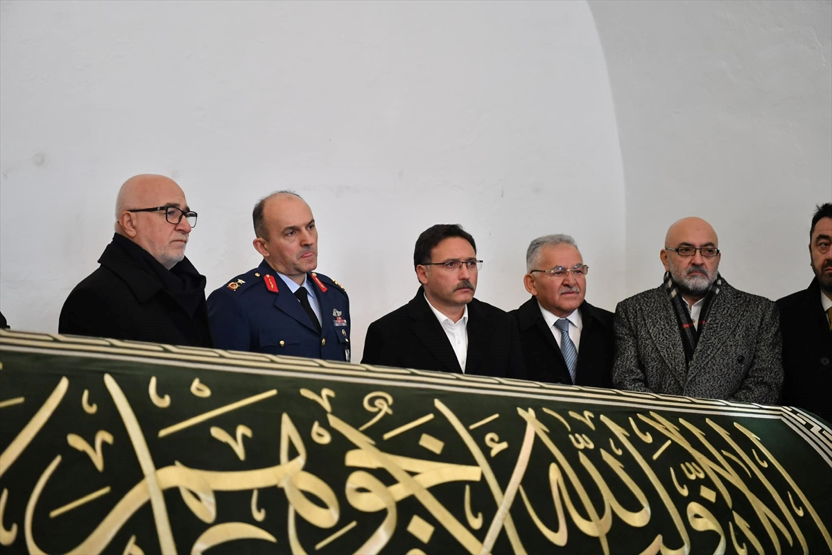 aa-20241207-36414627-36414624-danismentli-hukumdari-melik-muhammed-gazi-olumunun-881inci-yilinda-anildi.jpg