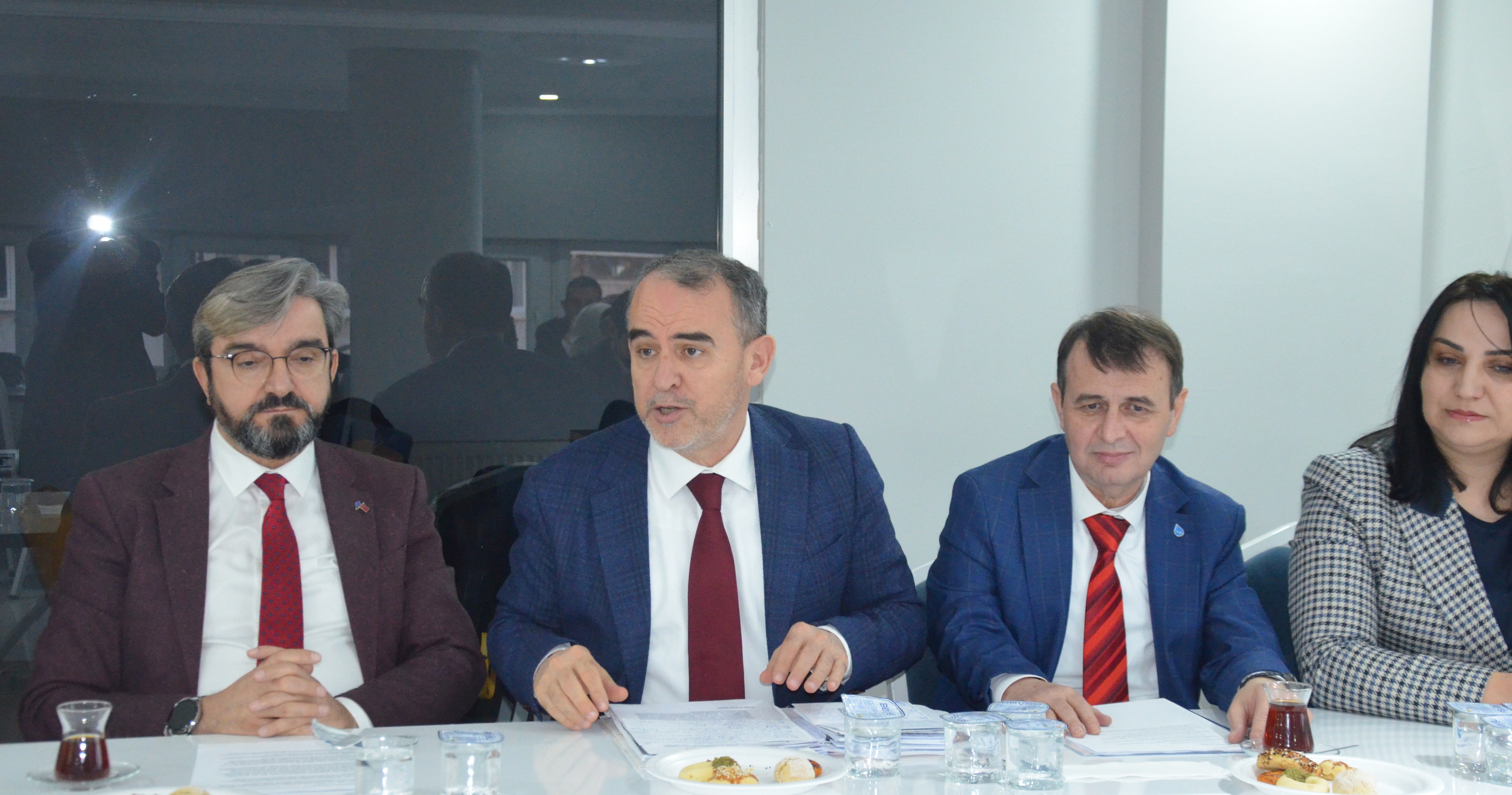 deva-partisi-genel-baskan-yardimcisi-ankara-milletvekili-sadullah-ergin-konusurken.jpg