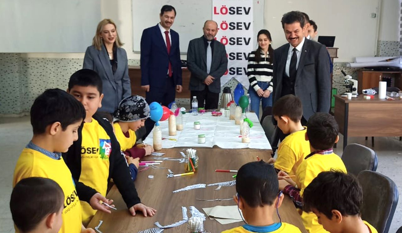 losemiyi-yenen-minik-kahramanlar-selcuk-universitesinde-bilimsel-yolculuga-cikti-1.jpg