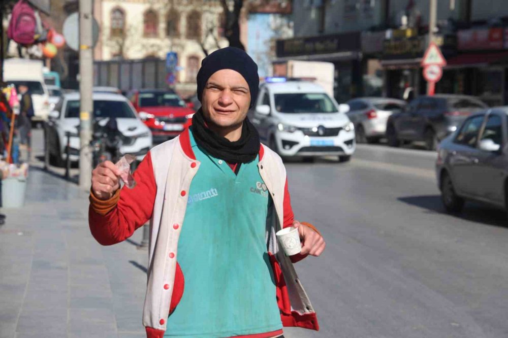 Konya’da yaşayan sosyal medya fenomoni dilenci konuştu! 100 bin lira verseler çalışmam