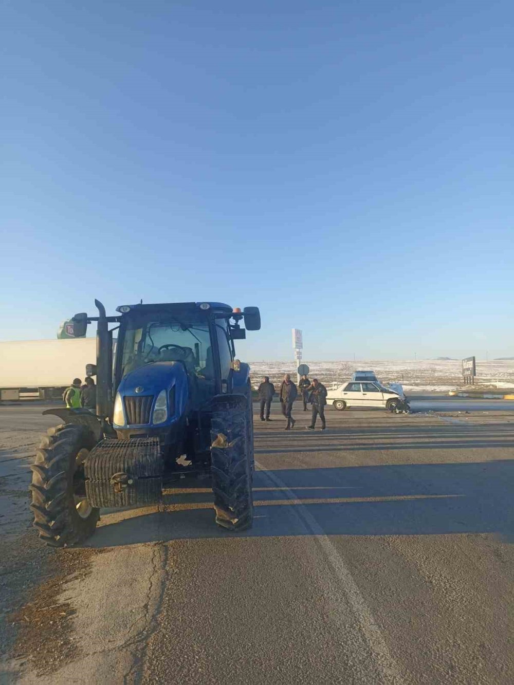 Konya’da traktör ve otomobil çarpıştı! 1 yaralı