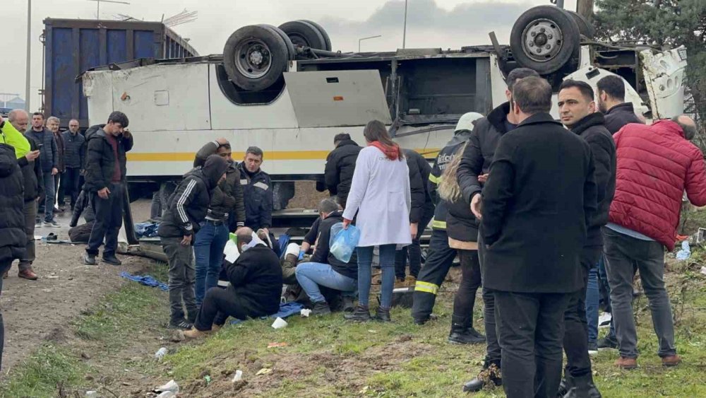 İşçi servisi takla attı; Can pazarı yaşandı! 25 yaralı