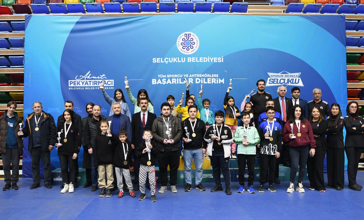 selcuklu-belediyesi-satranc-turnuvasi-sona-erdi1.jpg