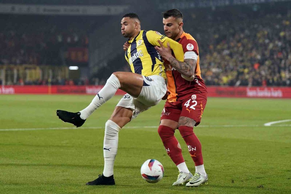 Dev derbide ilk yarı sona erdi! Galatasaray 2-Fenerbahçe 1