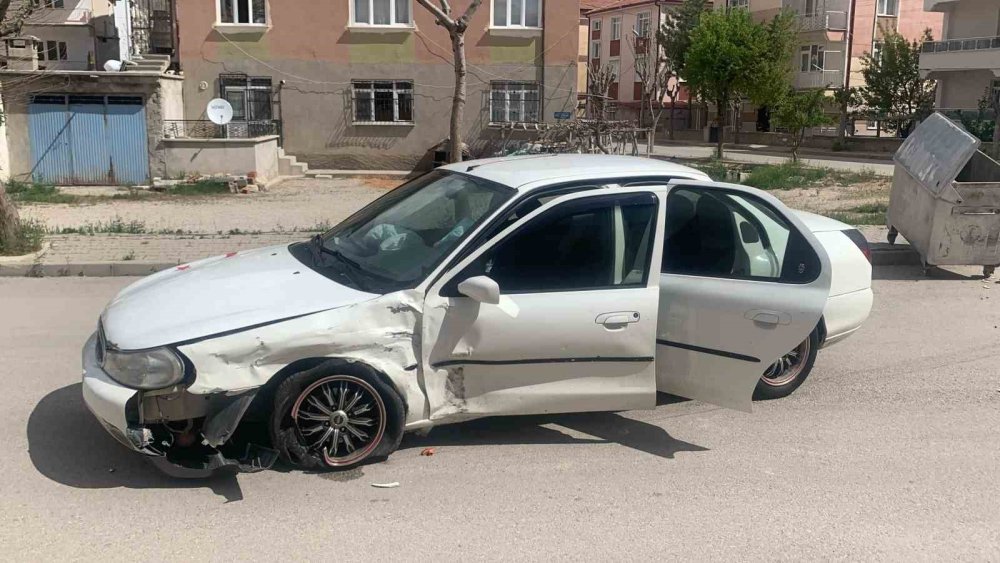 Cip ile otomobil çarpıştı: 2 yaralı