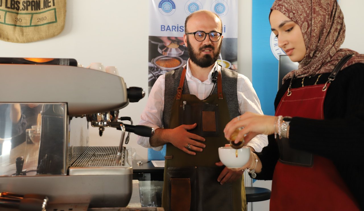 masterchef-yarismacisi-beyza-huri-aydin-neu-barista-atolyesinde-egitim-aliyor-2.jpeg