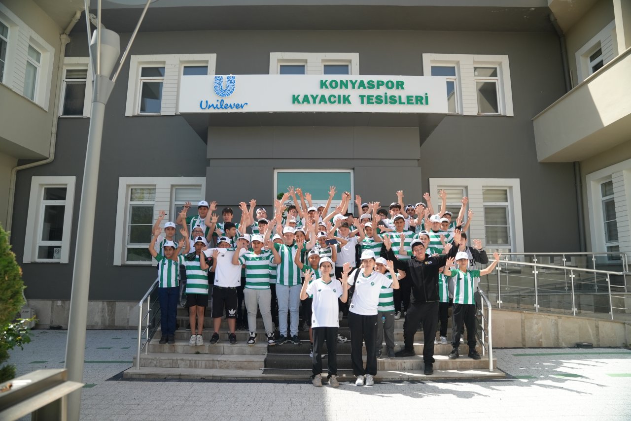 karatayli-cocuklar-konyaspor-antrenmanini-izledi-4.jpg