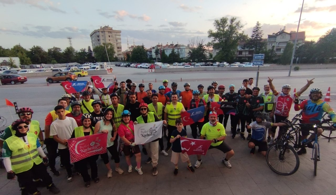 zgur-bisikletciler-etkinlik-icin-toplandila-1.jpg
