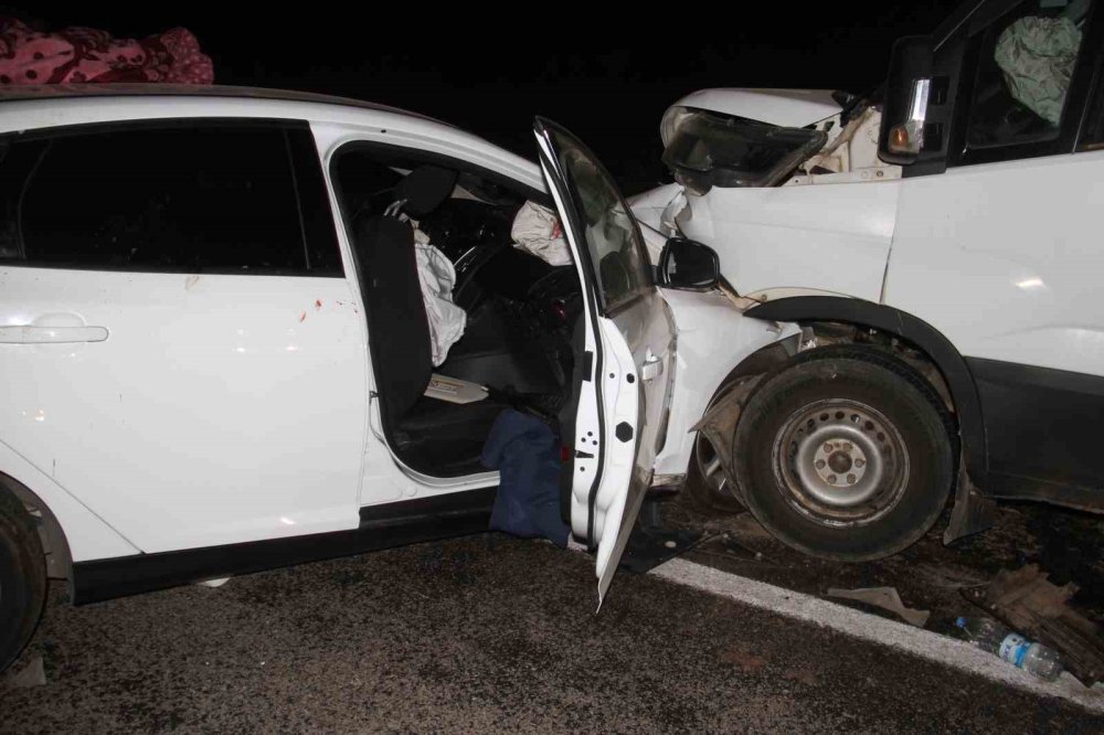 Konya’da can pazarı! 3 araç birbirine girdi, çok sayıda yaralı var