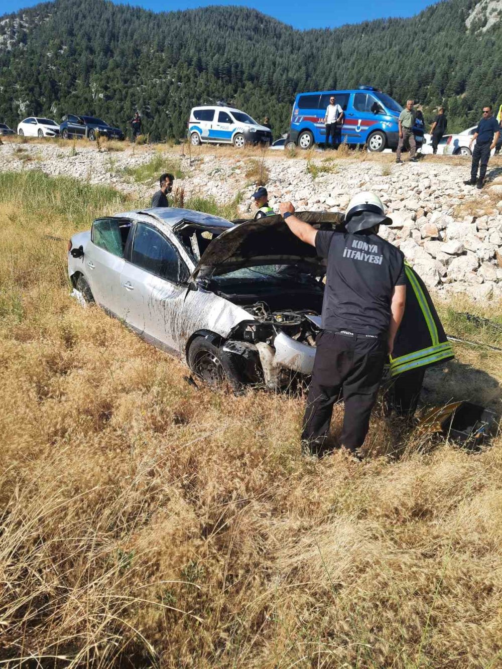 Konya’daki feci kazada kadın araçtan fırladı! 3 ölü