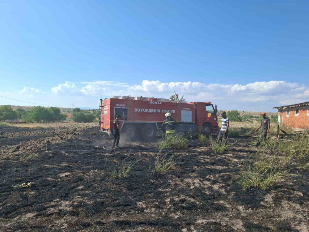Konya’da yüne yangın çıktı! Vatandaşlar traktörle araçlara set oldu