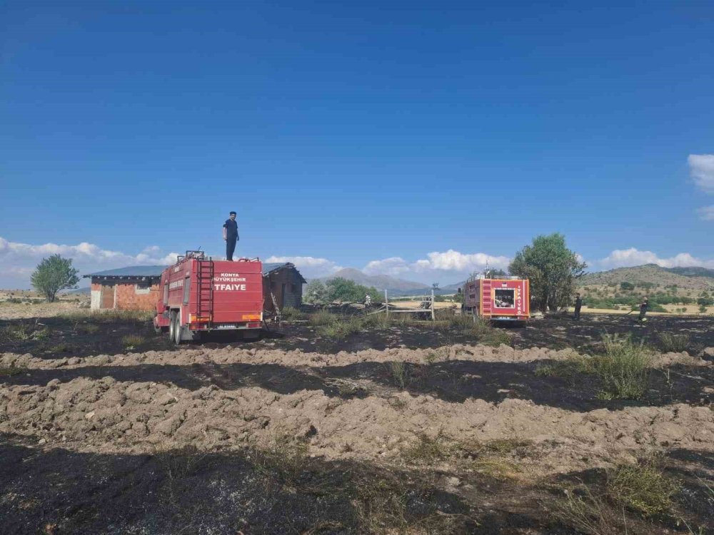 Konya’da yüne yangın çıktı! Vatandaşlar traktörle araçlara set oldu