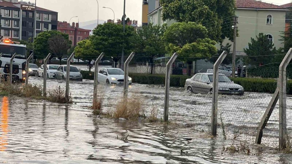 Konya yağış sonrası denize döndü! Yarın için uyarı yapıldı