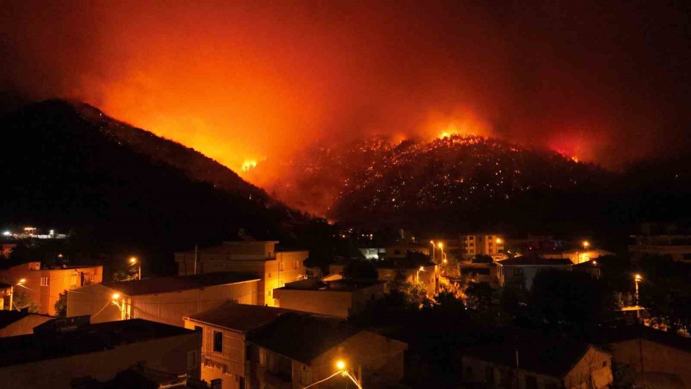 Bursa alev alev yanıyor! Görüntüler kan dondurdu