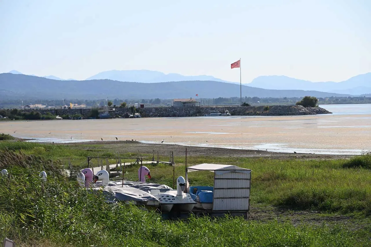 Beyşehir Gölü alarm veriyor! Artık atla dolaşmak mümkün 1