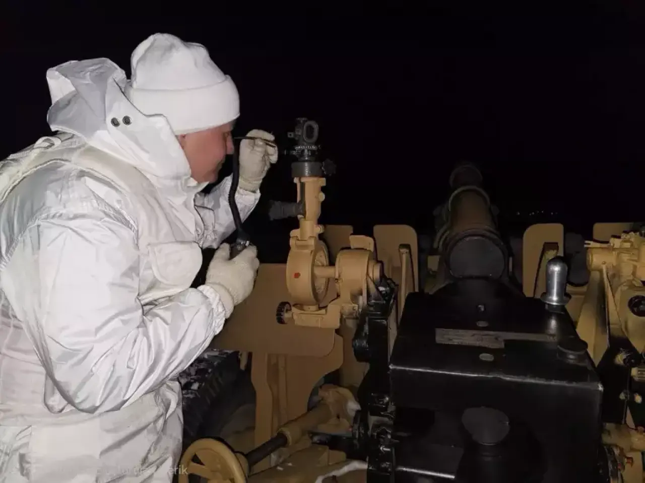 Kareler paylaşıldı! Mehmetçikten zorlu şartlarda gece eğitimi 1