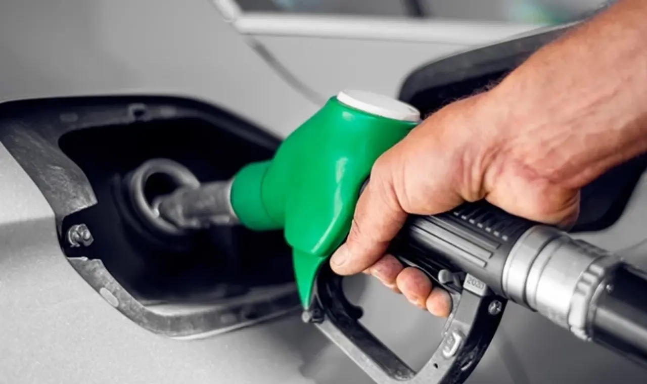 Akaryakıtta gece yarısı sürprizi o grupta fiyatlar çakıldı 2