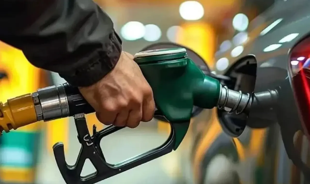 Akaryakıtta Cumhuriyet tarihinin en ağır faturası bu gece kesiliyor! 2