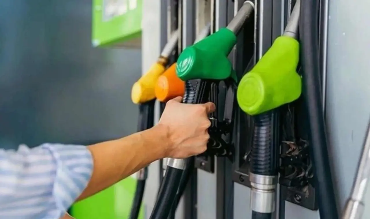 Akaryakıtta Cumhuriyet tarihinin en ağır faturası bu gece kesiliyor! 4